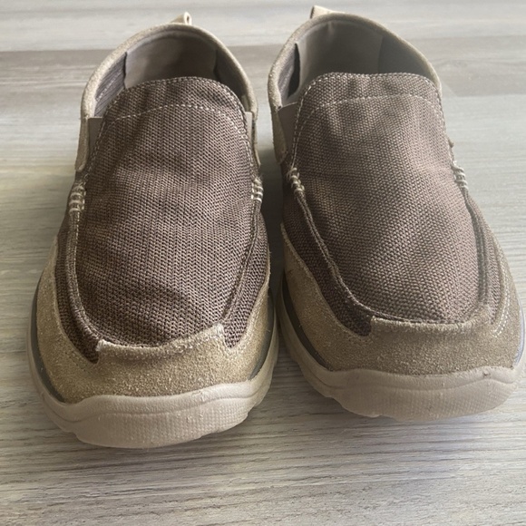 Skechers Superior Milford Tan Relaxed Fit Loafer Slip-On Mens Shoes Size 10.5 - Picture 3 of 11